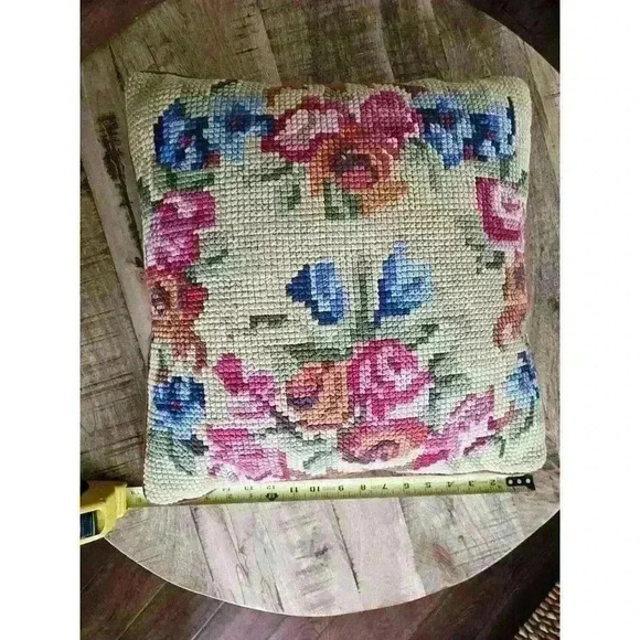 Vintage Needle Point Floral Pillow 17x17/ Velvet Backing Beautiful Colors - Picture 12 of 16